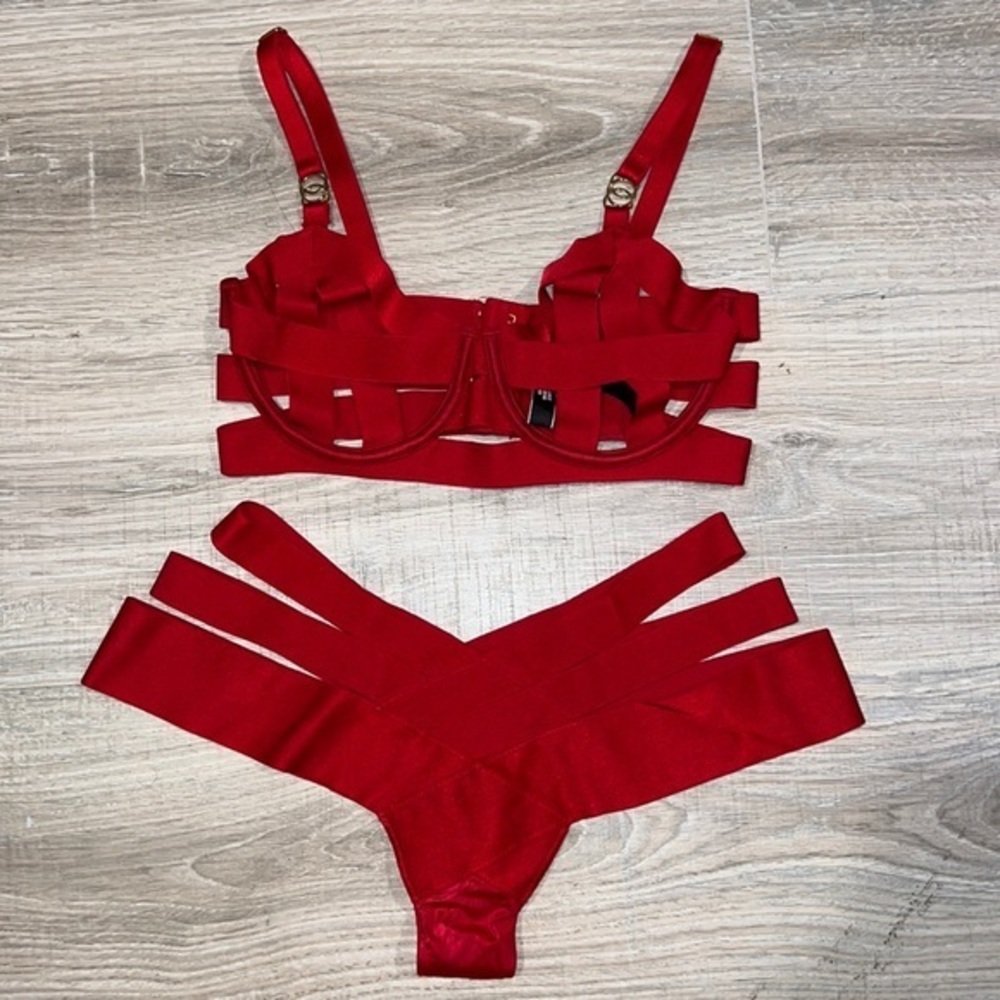 Victoria’s Secret very sexy, red bondage set